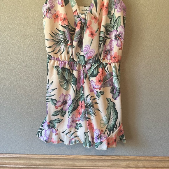 Style Rack tie front keyhole romper - Picture 2 of 7